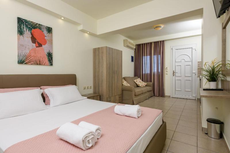 Studio Apartment with Sea View image 2