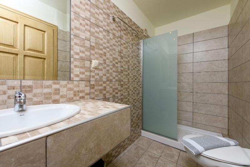 Studio Apartment with Sea View image 4