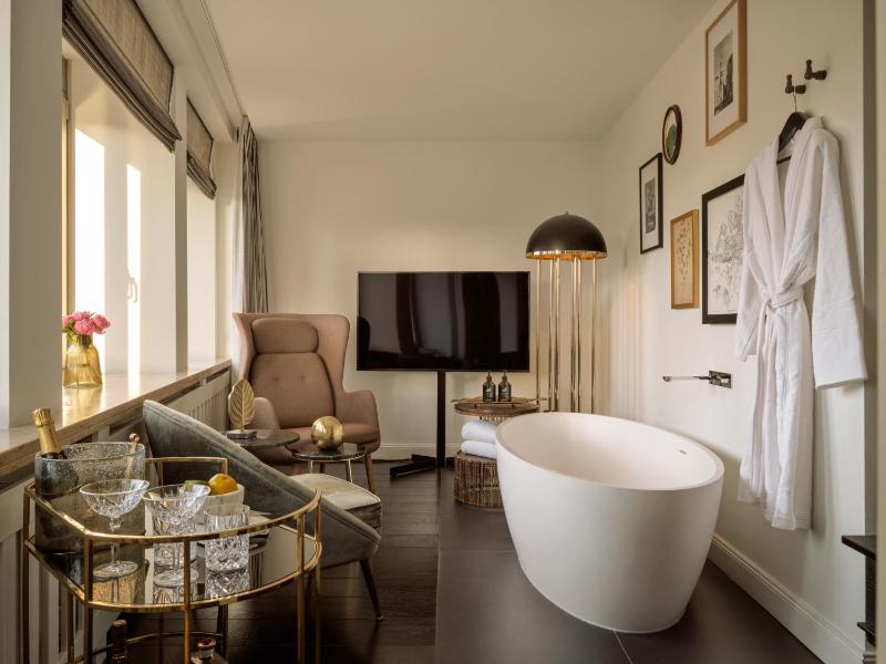 Nikolai Suite image 3