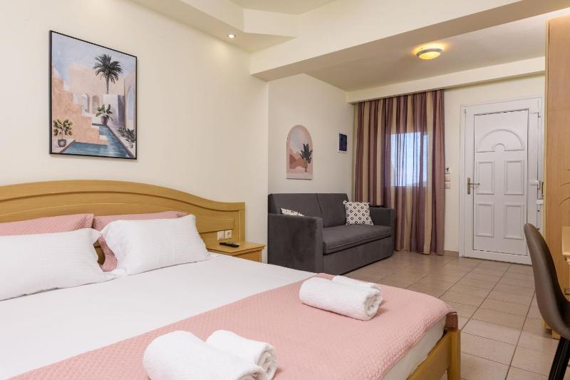 Studio Apartment with Sea View image 4