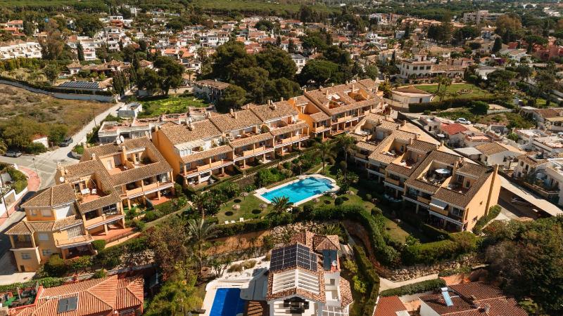 Modern beachside Penthouse with amazing sea views in Costabella Marbella - image 8