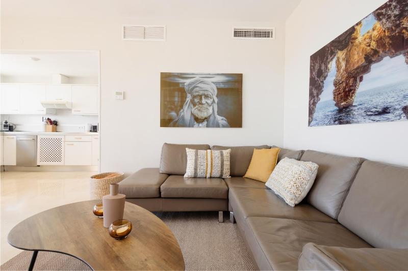 Modern beachside Penthouse with amazing sea views in Costabella Marbella - image 31