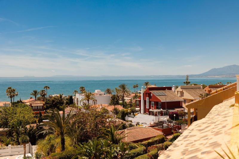 Modern beachside Penthouse with amazing sea views in Costabella Marbella - image 34