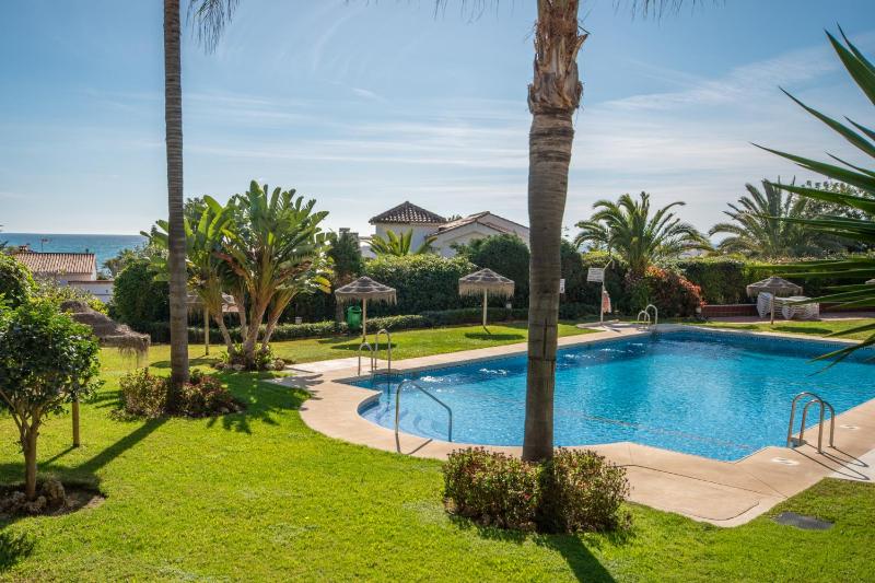 Modern beachside Penthouse with amazing sea views in Costabella Marbella - image 11