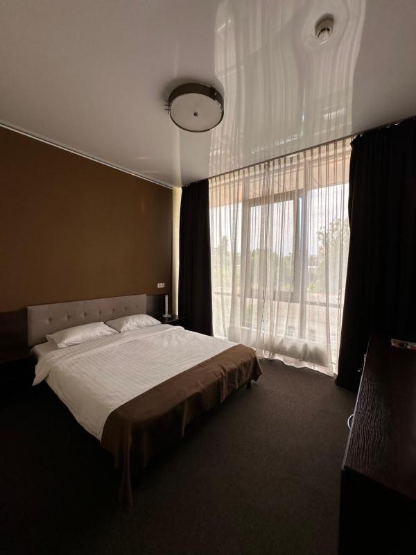 Large Double Room image 1