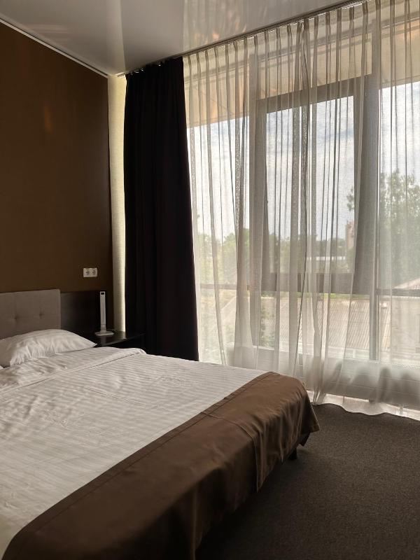 Large Double Room image 4