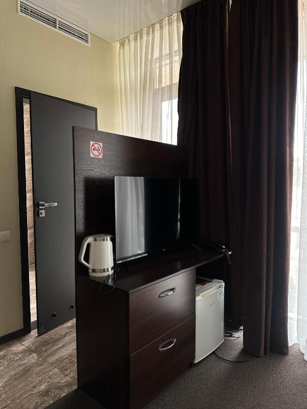 Deluxe Double Room with Balcony image 4