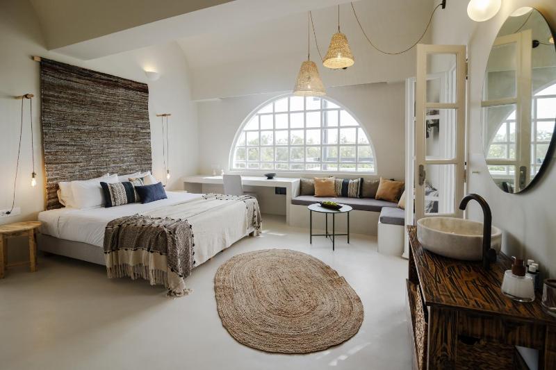 Honeymoon Sea View Suite image 2