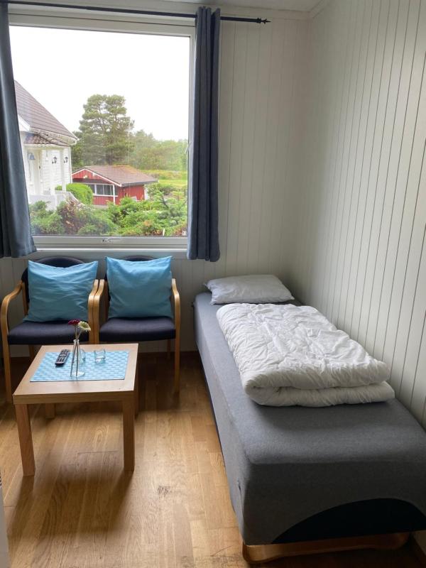 Twin Room image 3