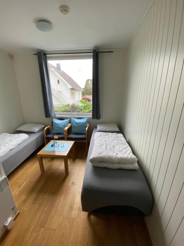 Twin Room image 1