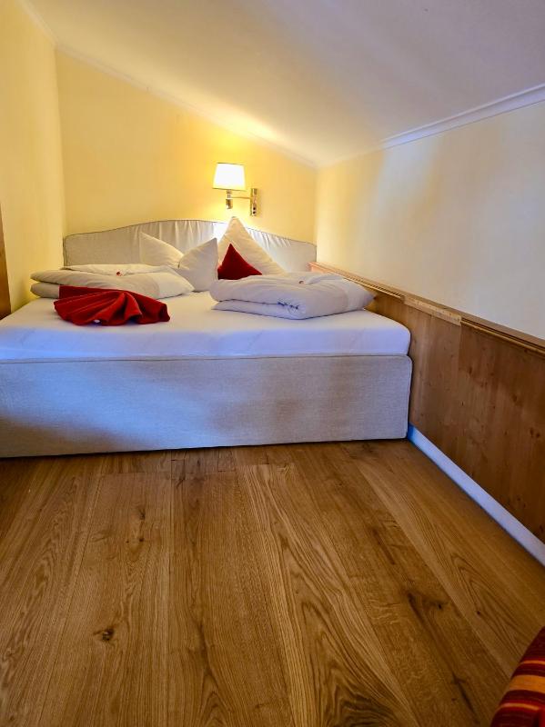 One-Bedroom Apartment image 4