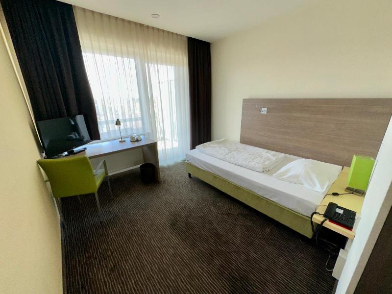 Deluxe Single Room image 3