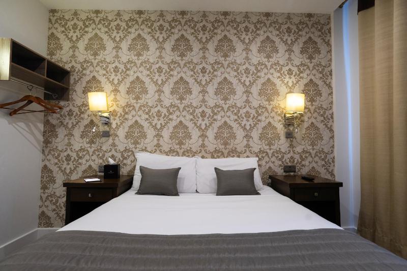 Double Room image 4