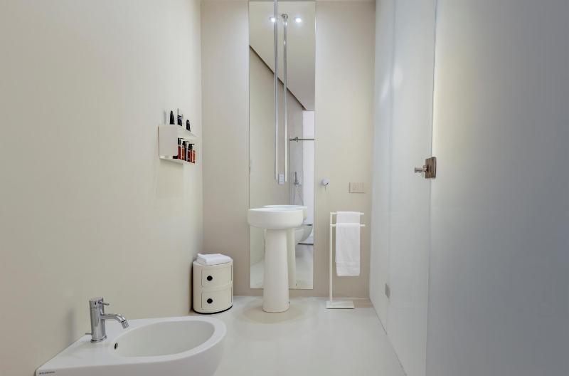 Fiveplace Design Suites & Apartments - image 37