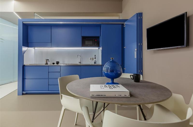 Fiveplace Design Suites & Apartments - image 3