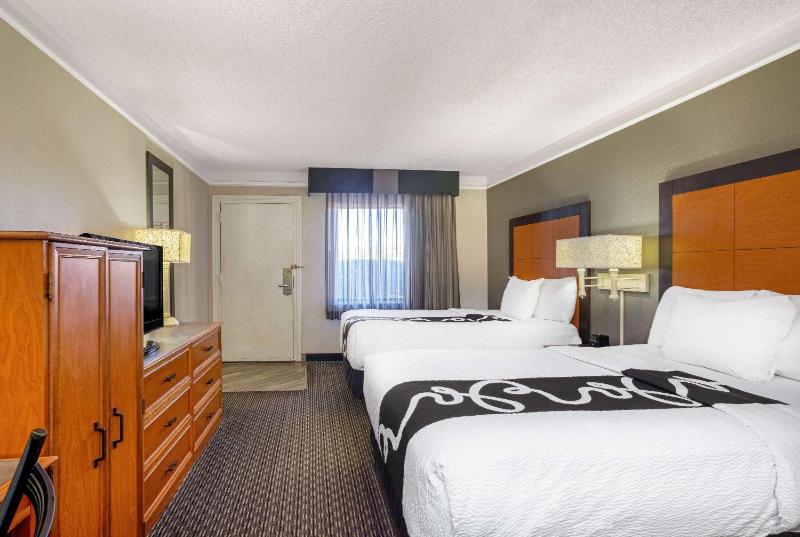 Double Room with Two Double Beds - Non Smoking  image 3