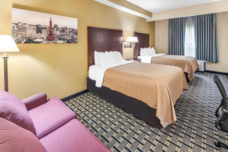 Queen Room with Two Queen Beds - Non-Smoking image 1