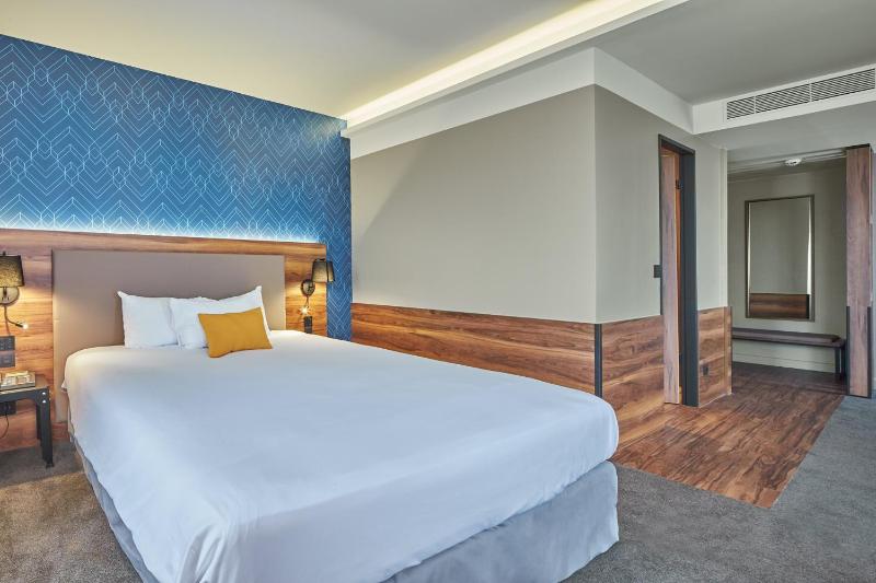 Classic Double Room image 3