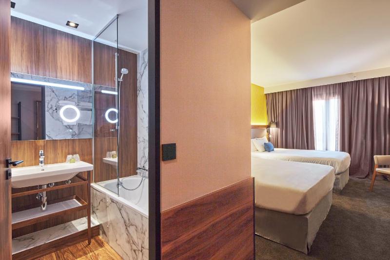 Premium Quadruple Room image 3