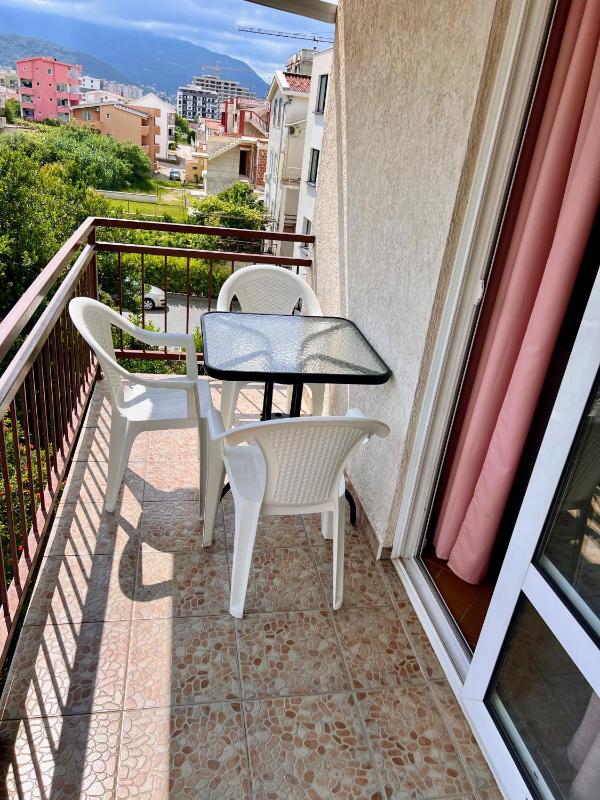 Studio with Balcony ( 3 Adults ) image 4