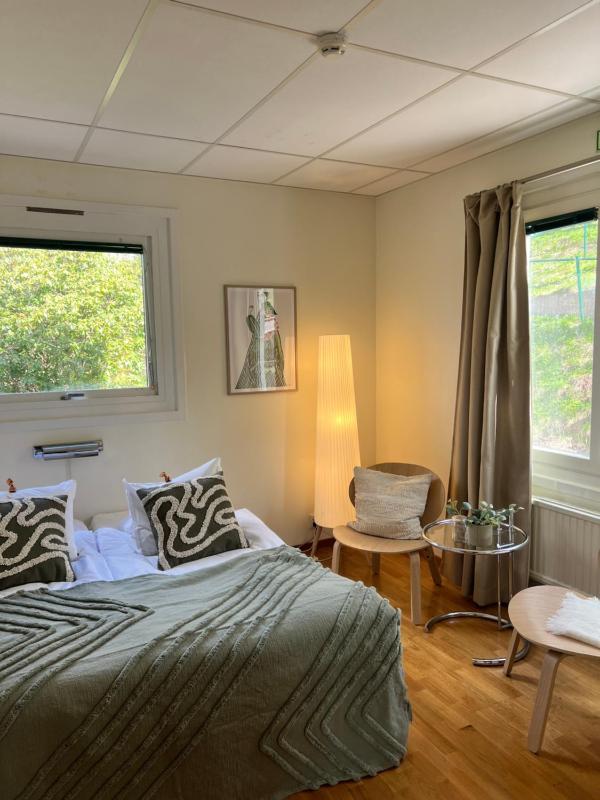 Small Double Room image 4