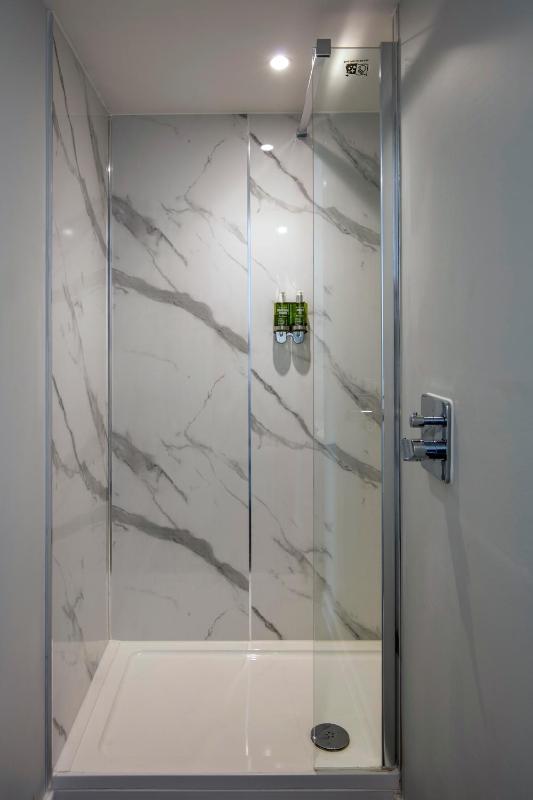 Standard Twin Room with Shower Only - Non-Smoking image 2