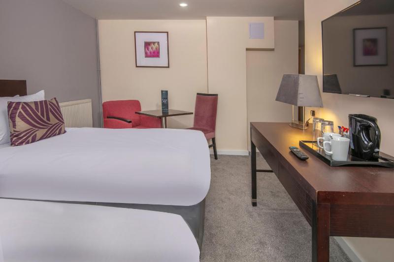 Standard Twin Room with Shower Only - Non-Smoking image 4