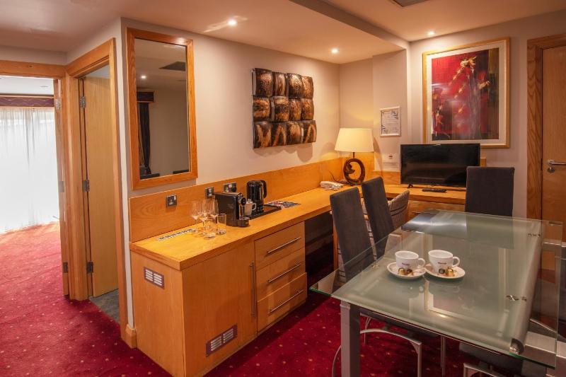 Executive King Suite with Jacuzzi - Non-Smoking image 4