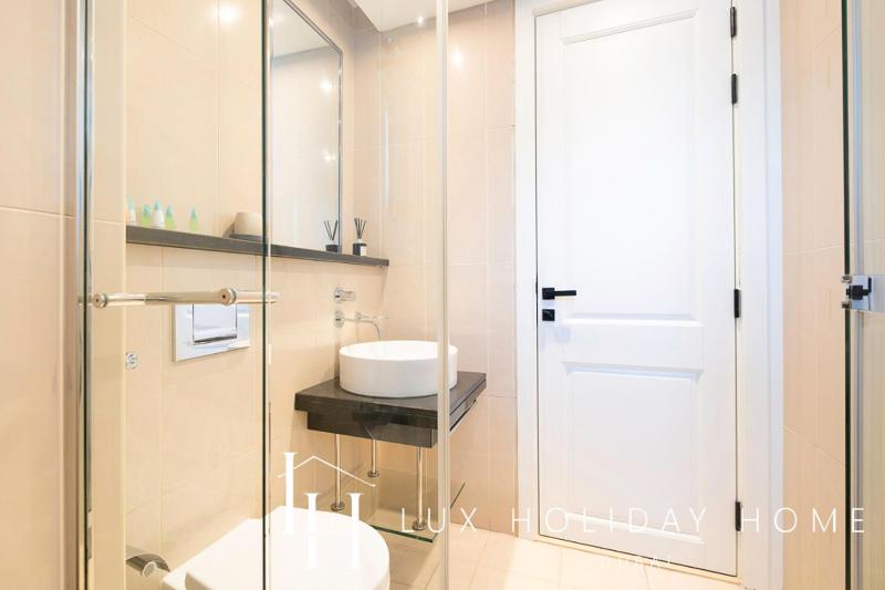 LUX The Bonnington JLT Suite - image 14