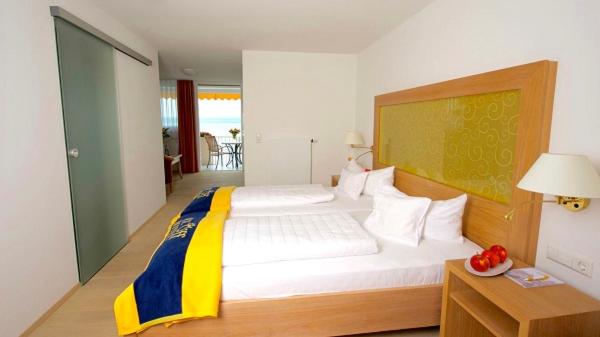 Junior Suite with Balcony image 3