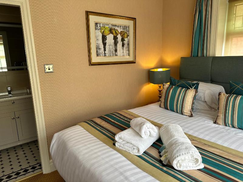 Double Room image 2