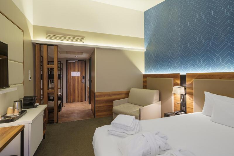 Premium Triple Room image 1