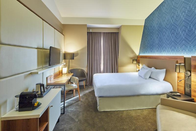 Premium Triple Room image 4