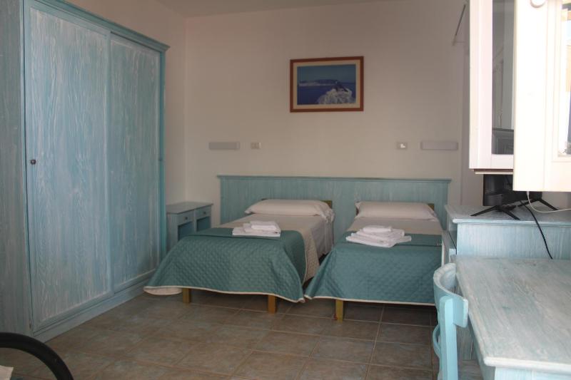 Triple Room with Sea View image 3