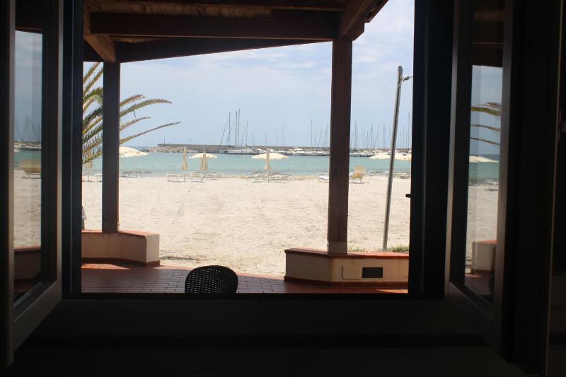 Triple Room with Sea View image 2