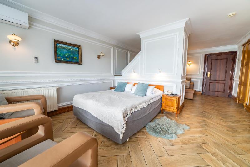 Superior Double Room with Terrace and Czos Lake View image 1
