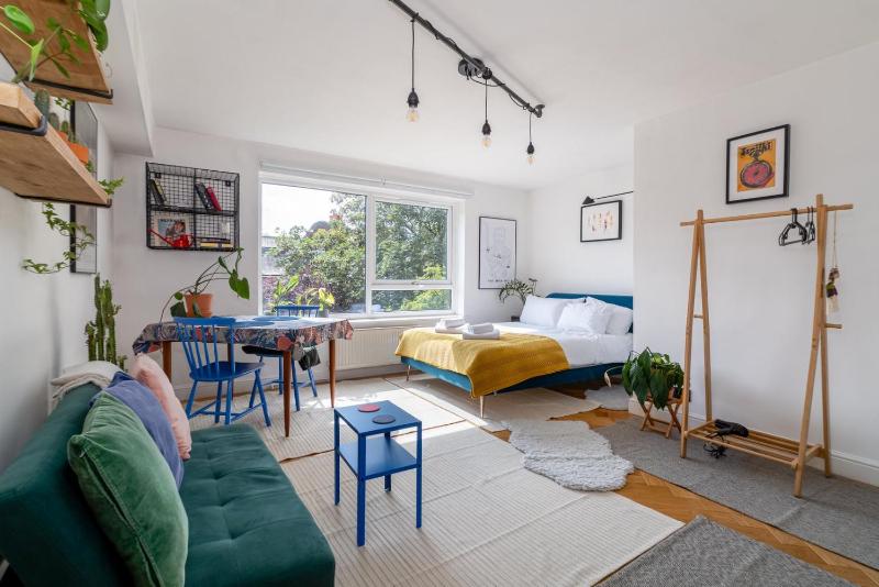 GuestReady - Putney Cityscape Convenience Images