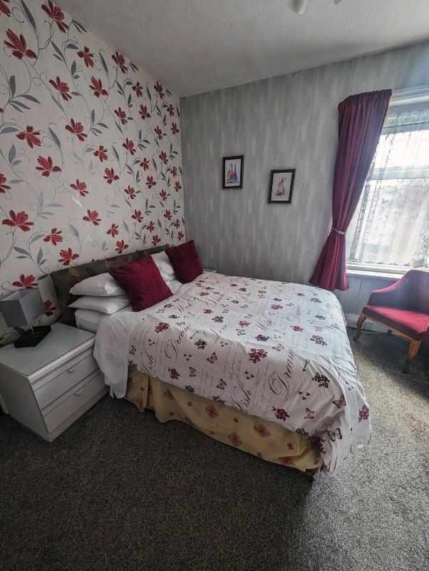Single Room with Private Bathroom image 4