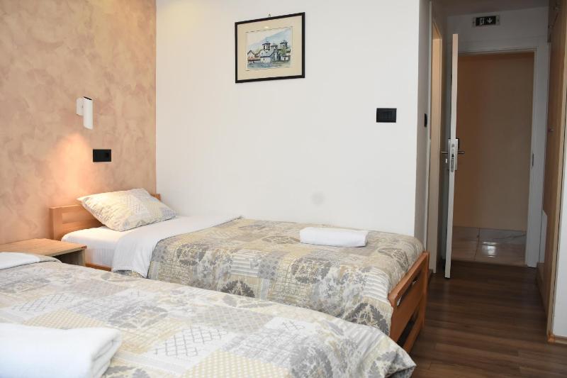 Standard Double or Twin Room image 4