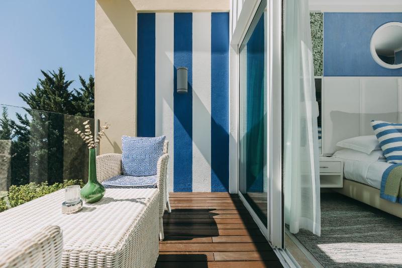 Superior Double Room with Side Sea View image 2