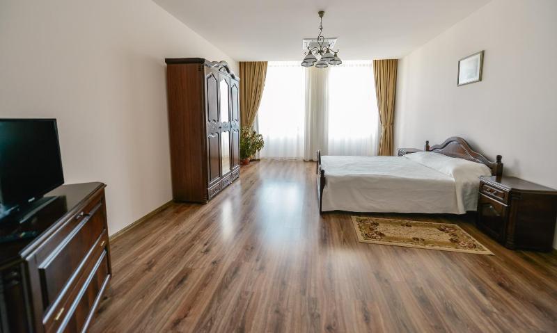 Two-Bedroom Suite image 4