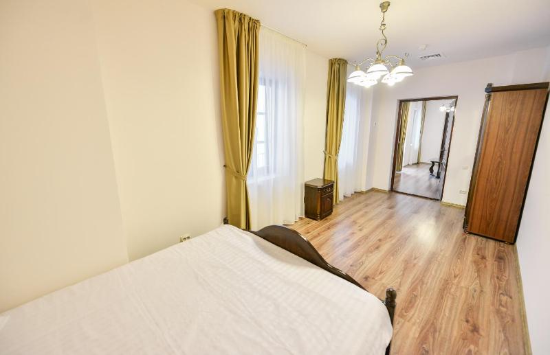 Deluxe Suite image 4