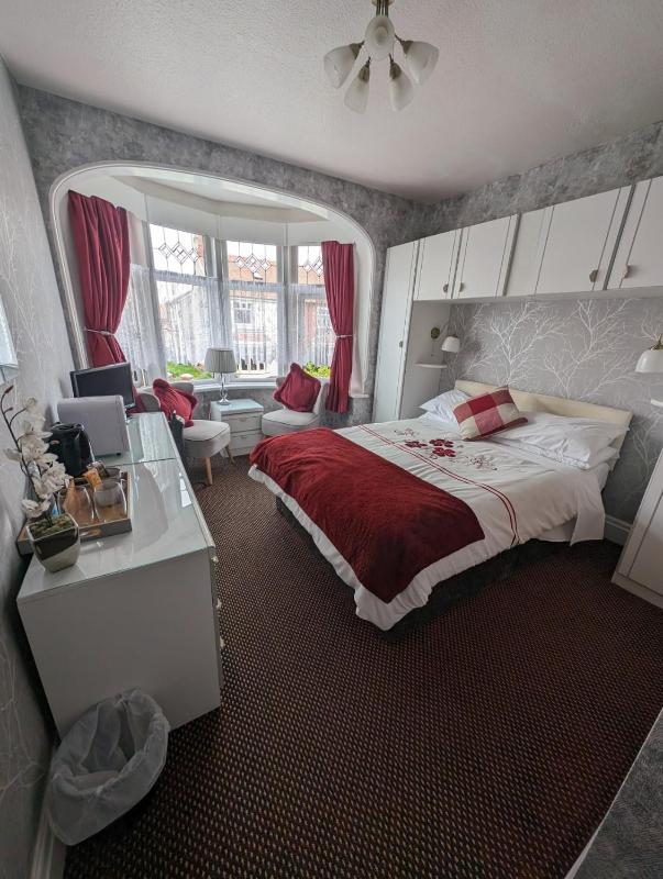 Double Room with Private Bathroom image 4
