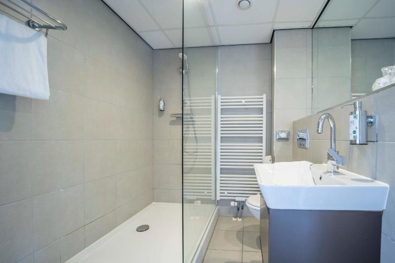 Large Comfort Double Room with Shower  image 4