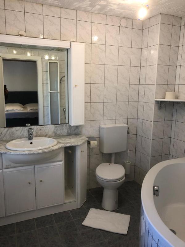 One-Bedroom Premium Apartment image 3