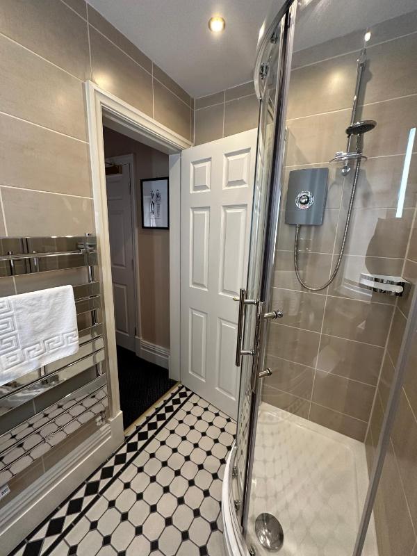Single Room image 3