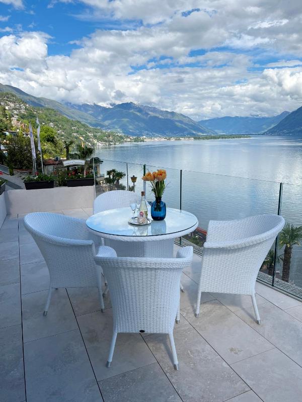 Two-Bedroom Apartment with Lake View image 2