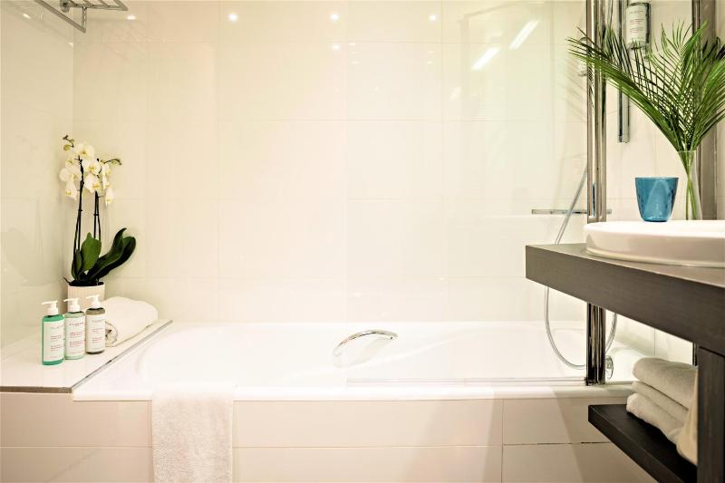 Superior Queen or Twin Room image 3