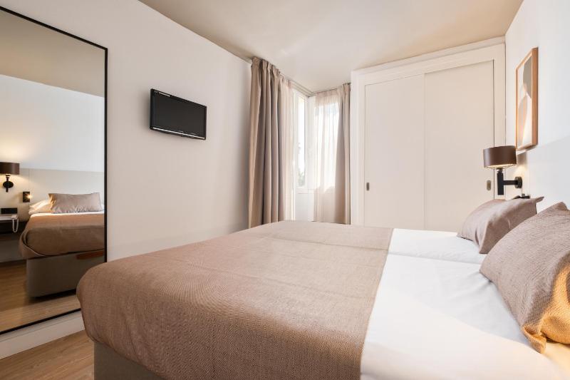 Comfort One-Bedroom Apartment image 3
