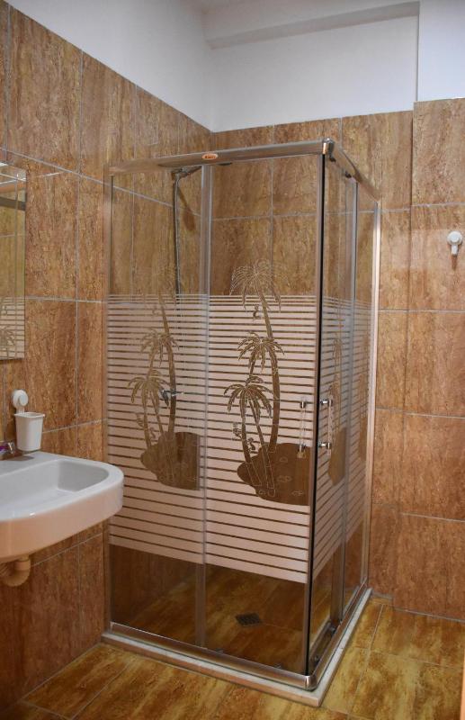 Gjiri i Lalzit - Leta's Apartments - three bedroom apartment - image 11